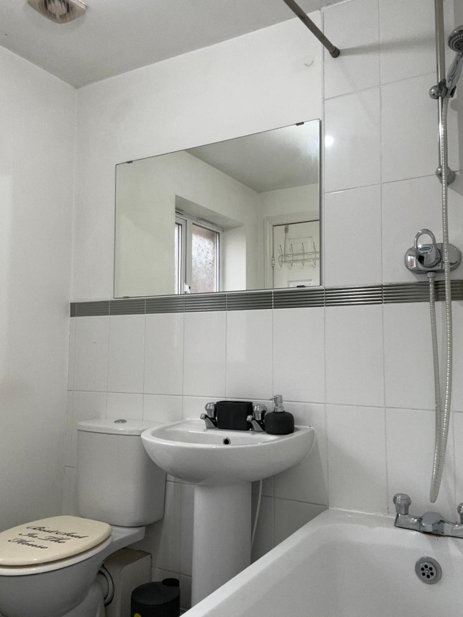 City Airport Apartment Wythenshawe Exterior photo