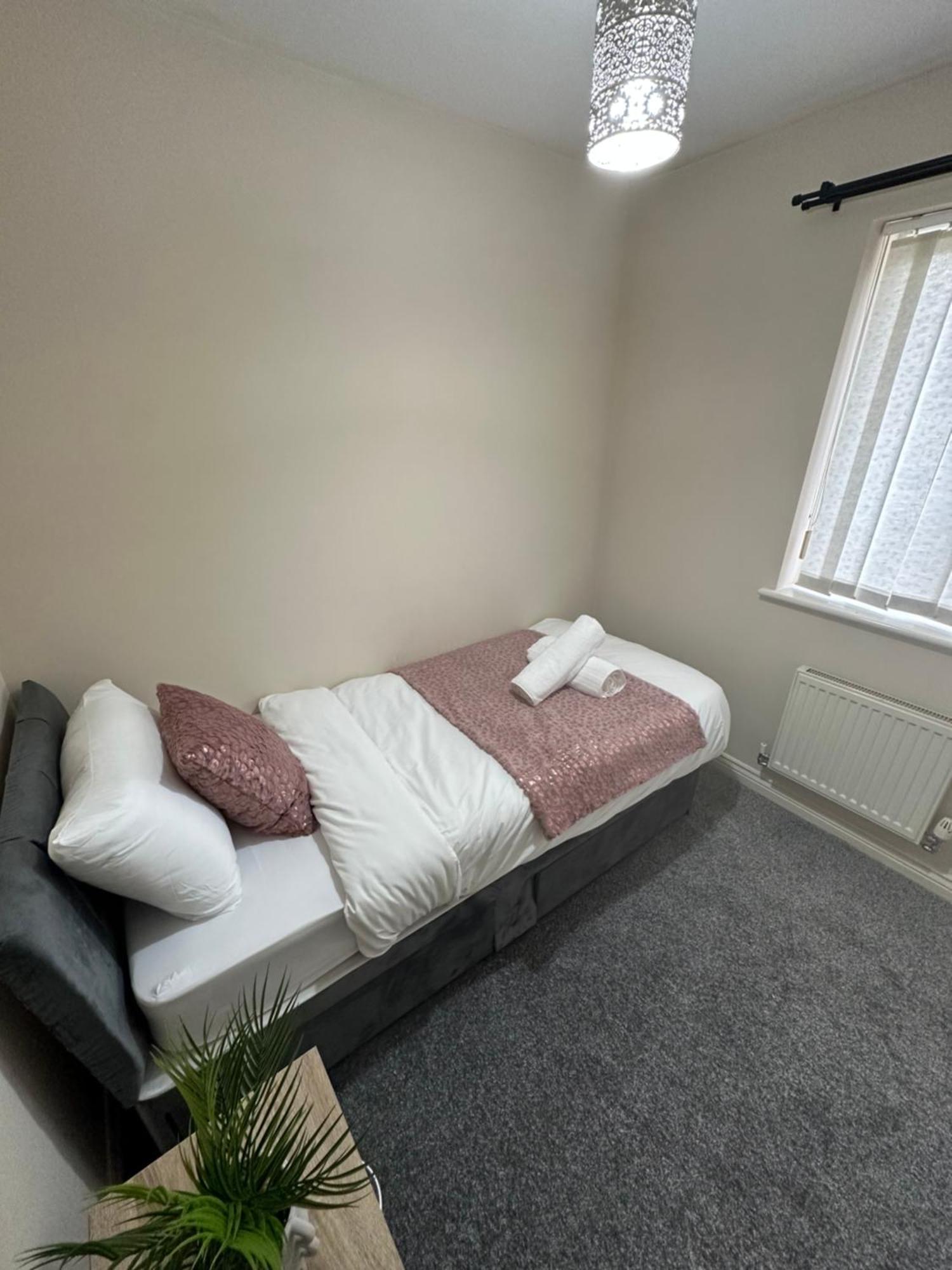 City Airport Apartment Wythenshawe Exterior photo